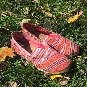 (Women’s) Toms- Pink Tribal Slip On Classics